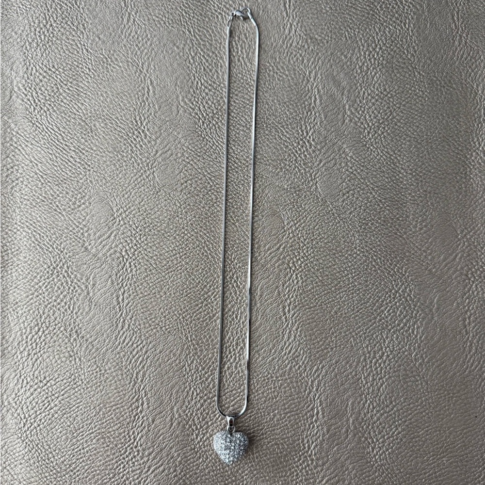 Elegant Silver Heart Pendant Necklace with Cubic Zirconia - Picture 3 of 10